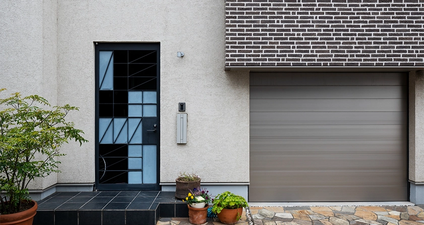 Manual vs. Automatic Garage Doors: Which Offers Better Security?